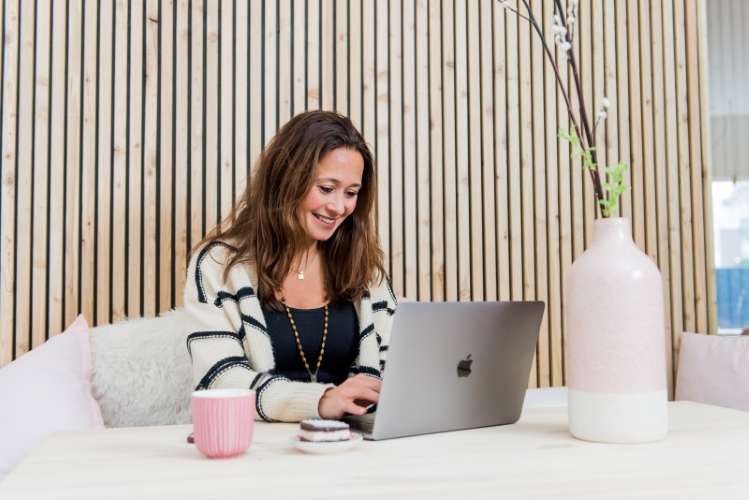 Doors Open Female Hub coworking voor vrouwen Den Haag werkplek Doors Open Female Hub coworking voor vrouwen Den Haag werkplek